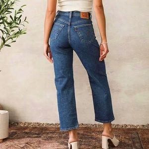 Levi’s Ribcage Ankle Straight Jean in Summer Slide Size: 26 W / 27 L